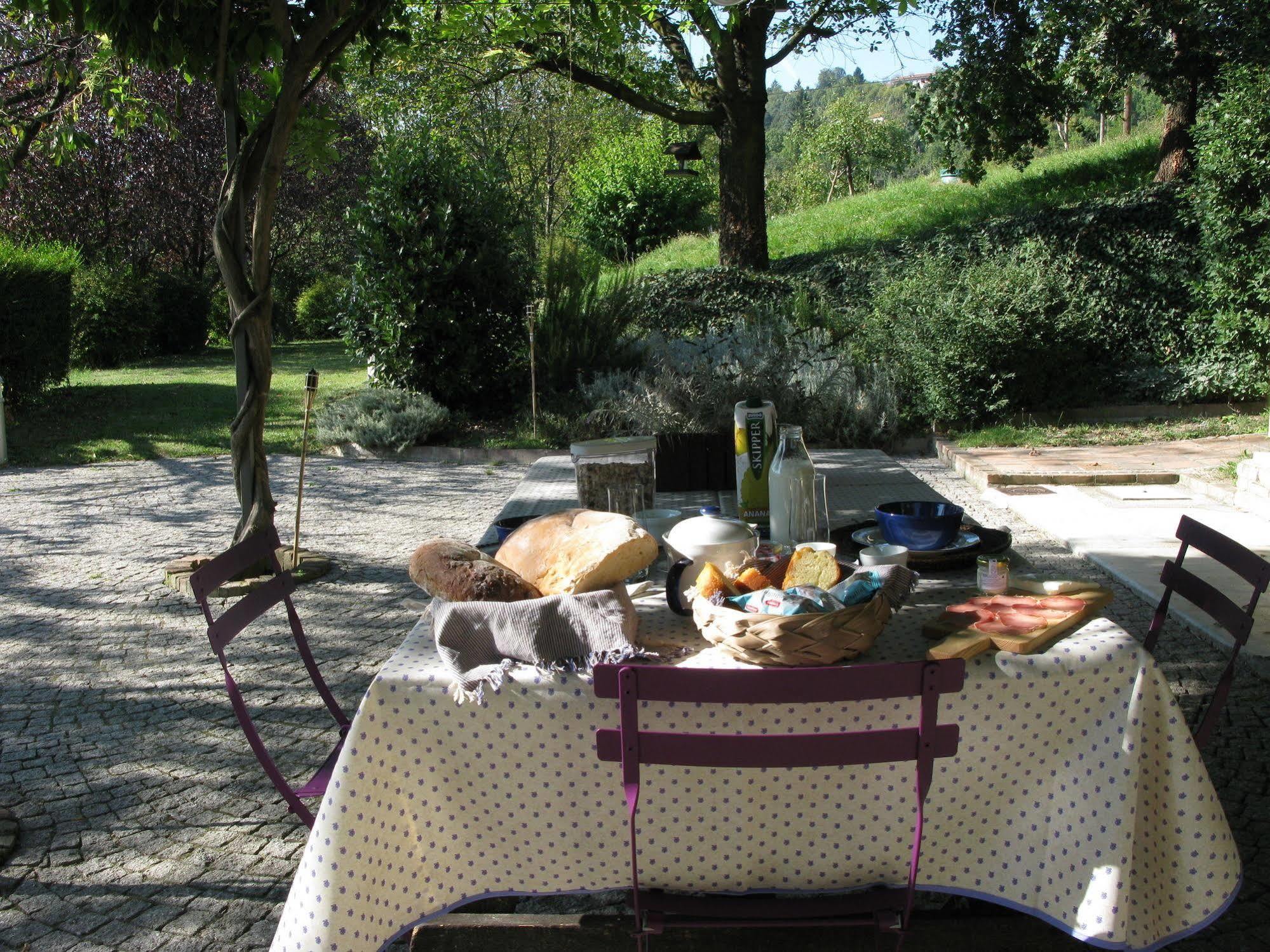 Sotto La Luna Bruna B&B Cocconato ภายนอก รูปภาพ
