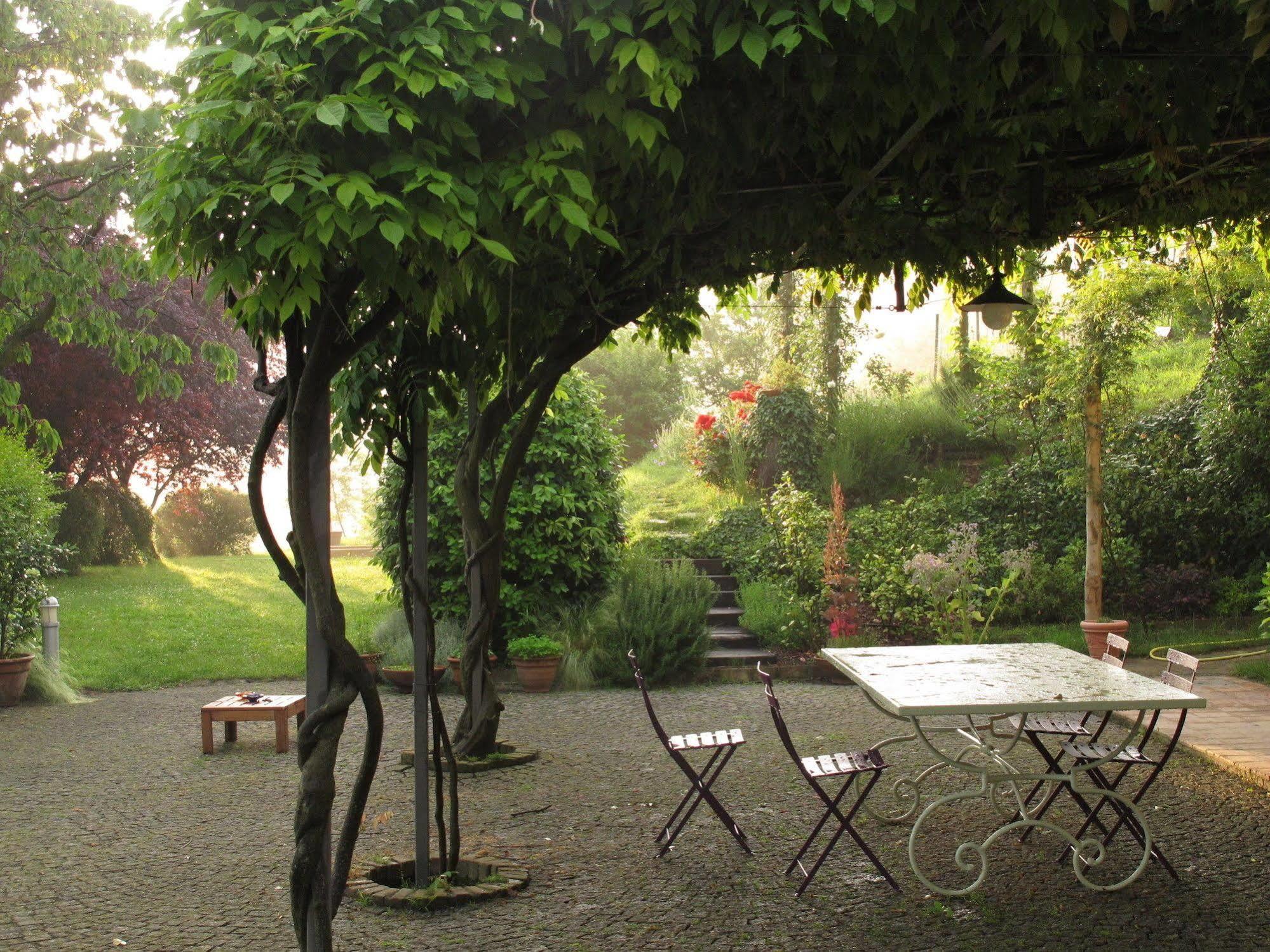 Sotto La Luna Bruna B&B Cocconato ภายนอก รูปภาพ