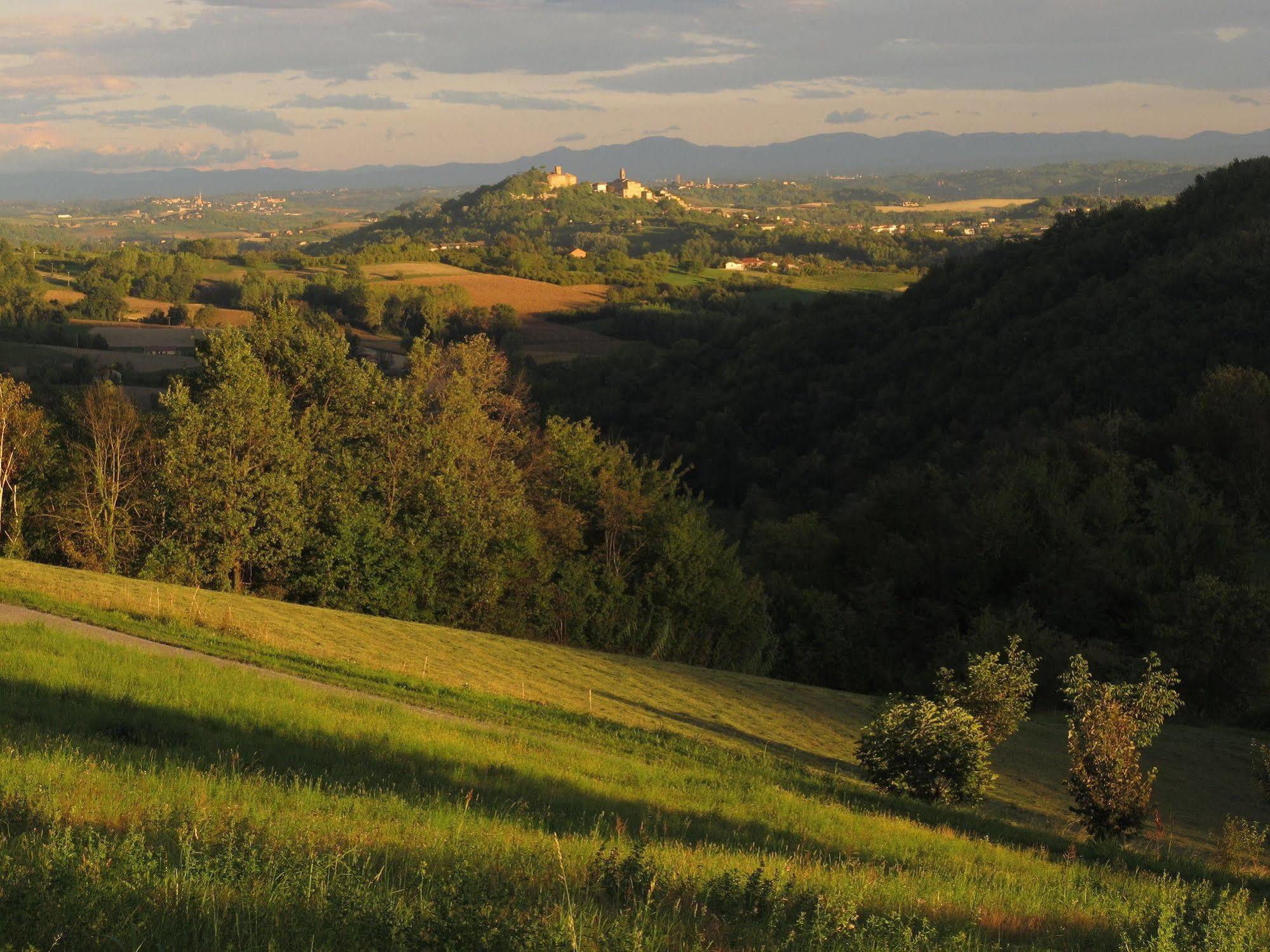 Sotto La Luna Bruna B&B Cocconato ภายนอก รูปภาพ