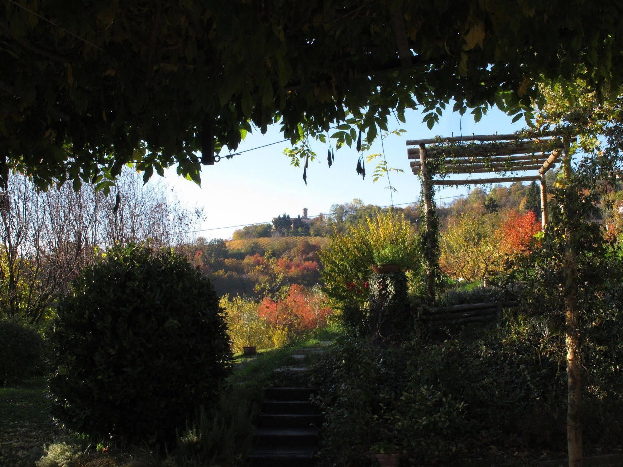 Sotto La Luna Bruna B&B Cocconato ภายนอก รูปภาพ